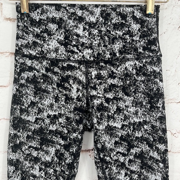 lululemon athletica “Wunder Under” High-Rise Tight 28”, Size 6 - Picture 8 of 11